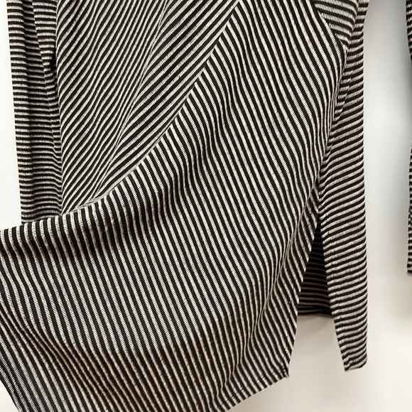 NWT Daytrip Asymmetrical Hem Split Side Striped Tunic - Picture 2 of 5